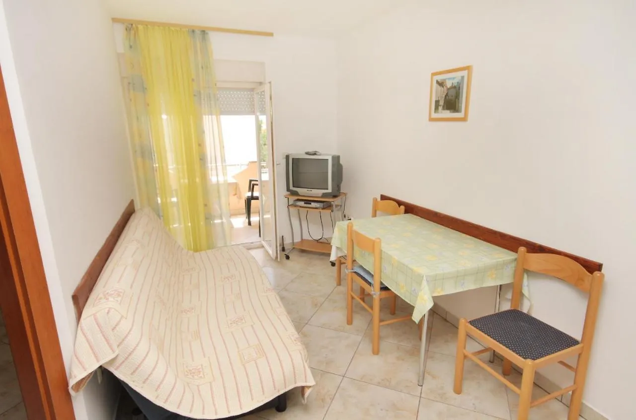 Apartments With A Parking Space Baska, Krk - 5444 0*, Baska (Krk)