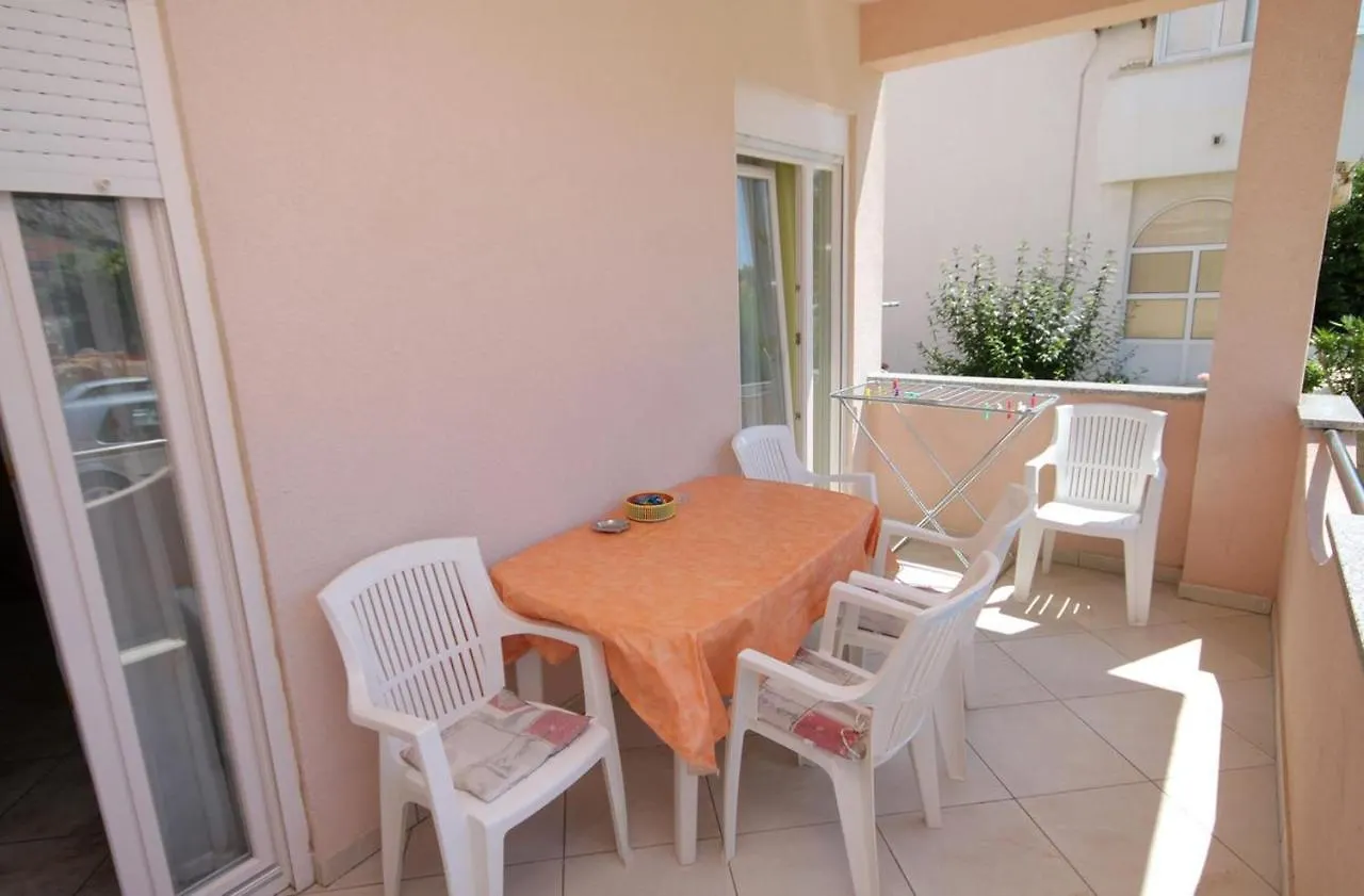 Apartments With A Parking Space Baska, Krk - 5444 0*, Baska (Krk)