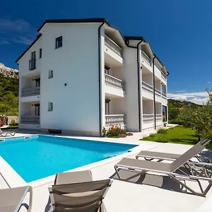 Couette-café Dosen Iii, Baška